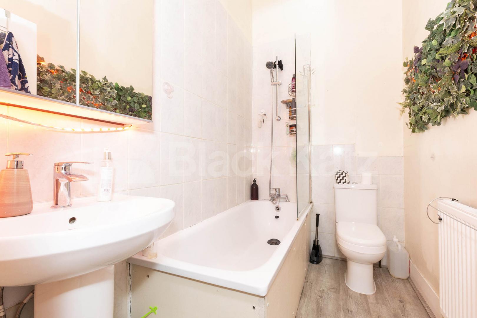 4 bedroom house split over 3 floors with 2 receptions, garden and 2 bathrooms Forburg Road, Stoke Newinton